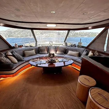 Private Yacht بوتيل *