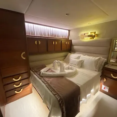 بوتيل Private Yacht