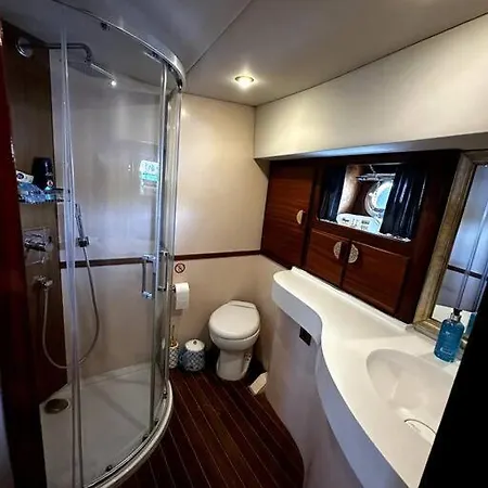 Private Yacht بوتيل *